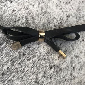 Maje black narrow belt. Bow detail.